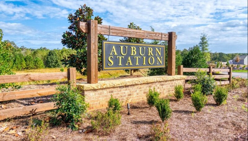 381 Auburn Crossing Dr in Auburn, GA - Foto de edificio