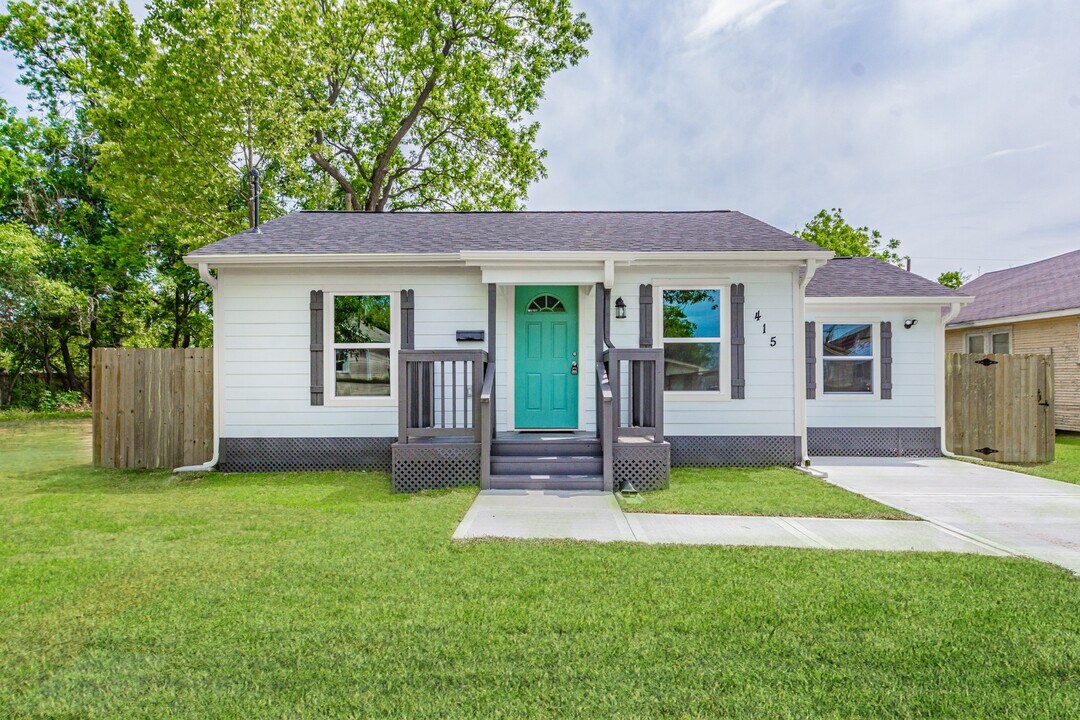 415 7th Ave N in Texas City, TX - Building Photo