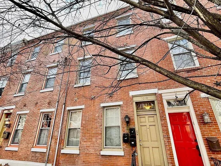 2010 Fitzwater St in Philadelphia, PA - Building Photo