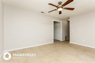 1036 Aaron Dr in Deltona, FL - Foto de edificio - Building Photo