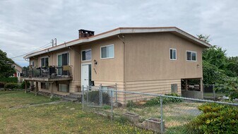 9345 Charles St in Chilliwack, BC - Building Photo