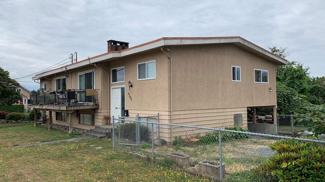 9345 Charles St in Chilliwack, BC - Building Photo