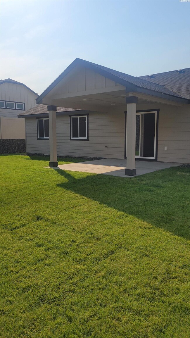 7260 W 25th Ave in Kennewick, WA - Building Photo - Building Photo