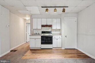 271 N Wycombe Ave in Lansdowne, PA - Building Photo - Building Photo