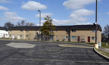 Cavalier Court in Indianapolis, IN - Foto de edificio - Building Photo