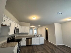 2823 W Emil Dr in Fayetteville, AR - Building Photo - Building Photo