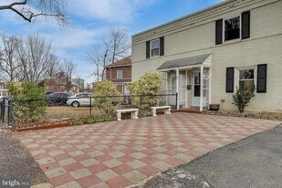 903 S Irving St in Arlington, VA - Building Photo