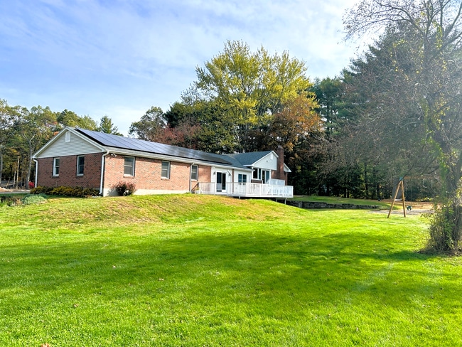 39 Jackson St in Avon, CT - Building Photo - Building Photo