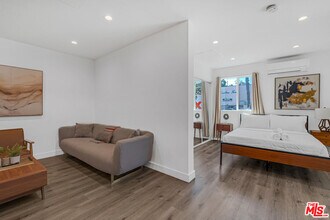 1540 N Bronson Ave in Los Angeles, CA - Building Photo - Building Photo