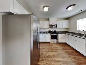 306 Nelsen St NE in Orting, WA - Foto de edificio - Building Photo