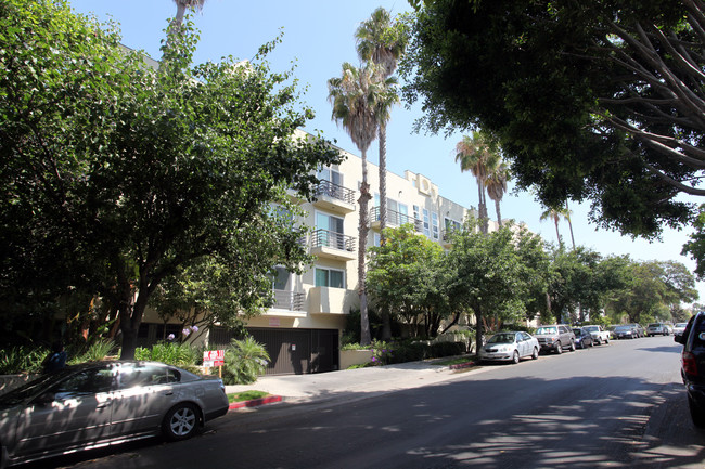 11949 Goshen Ave in Los Angeles, CA - Foto de edificio - Building Photo