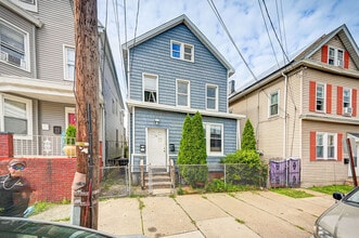134 Livingston St in Elizabeth, NJ - Building Photo - Building Photo