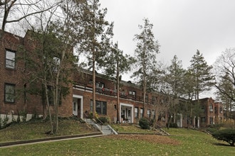 Westmoreland Apt Corp. in Flushing, NY - Building Photo - Building Photo