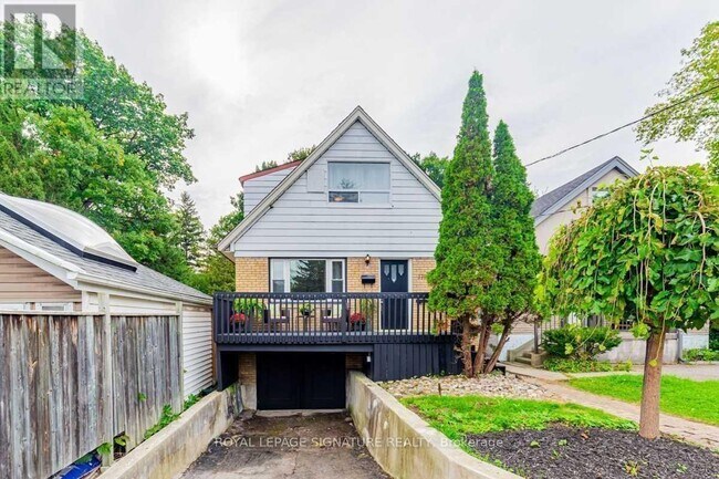 179 Clonmore Dr in Toronto, ON - Building Photo - Building Photo