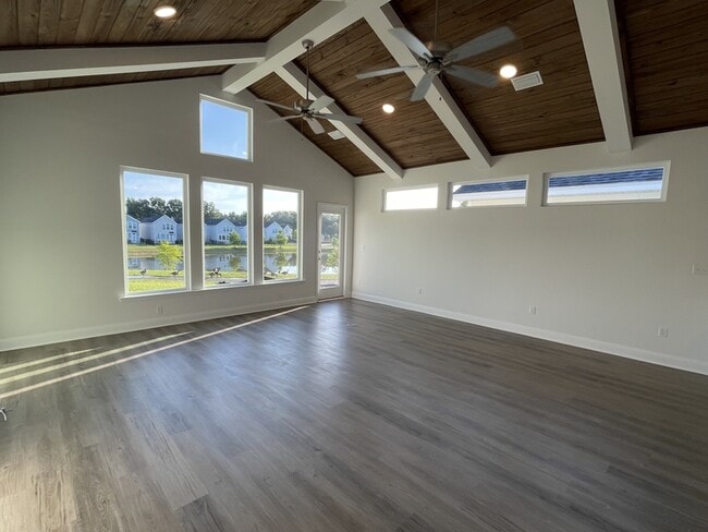 5658 Native Oak Dr in Tallahassee, FL - Foto de edificio - Building Photo