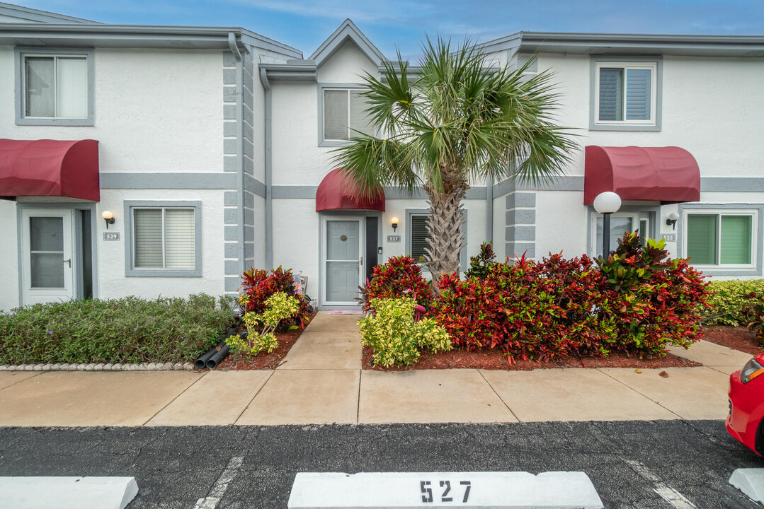 527 Seaport Blvd in Cape Canaveral, FL - Building Photo