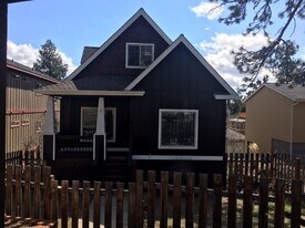 1061 NW Quincy Ave in Bend, OR - Building Photo