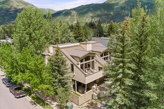 123 W Hyman Ave in Aspen, CO - Building Photo - Building Photo
