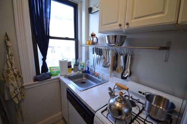 85 Park Dr, Unit 10T in Boston, MA - Foto de edificio - Building Photo