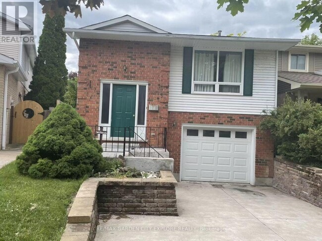 property at 20 Naples Ct