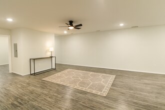 800 Sycamore St in Commerce, TX - Foto de edificio - Building Photo