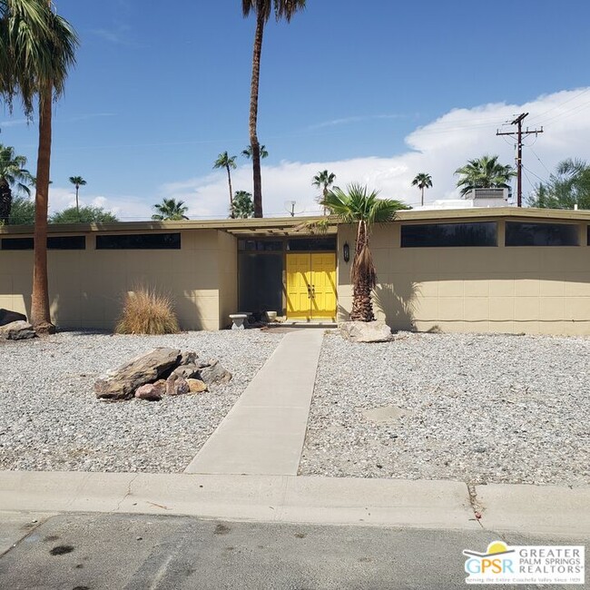 2260 E Terry Ln in Palm Springs, CA - Building Photo - Building Photo