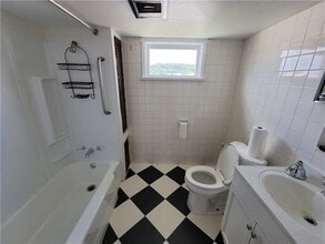 404 W Cunningham St in Butler, PA - Building Photo - Building Photo