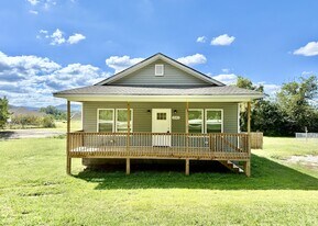 1582 Hobbs Island Rd SE in Huntsville, AL - Building Photo