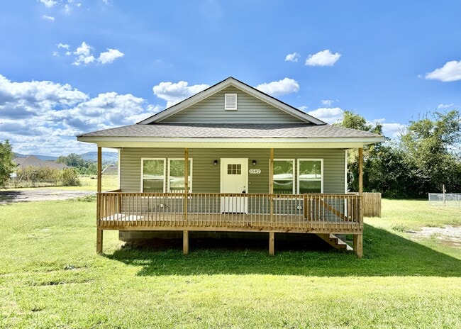 property at 1582 Hobbs Island Rd SE