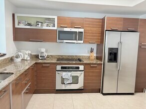 3330 NW 36th St in Miami, FL - Building Photo - Building Photo
