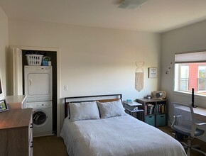 1820 24th Ave, Unit 303 in Seattle, WA - Building Photo - Building Photo