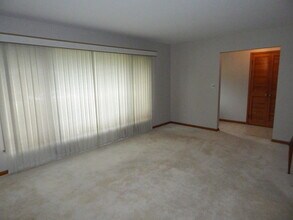 1608 Martha Dr in Elgin, IL - Building Photo - Building Photo