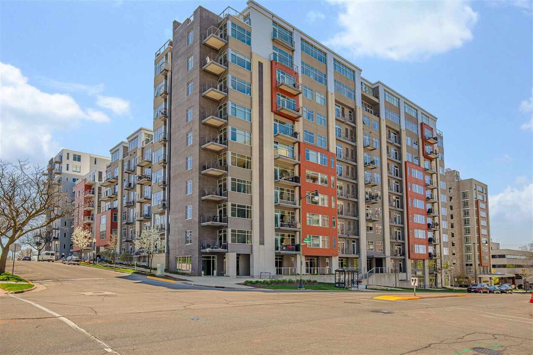 309 W Washington Ave, Unit 406 in Madison, WI - Foto de edificio