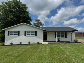 820 Smith Way in Bowling Green, KY - Building Photo