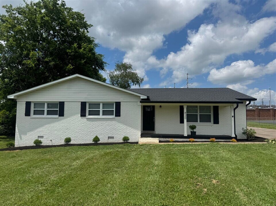 820 Smith Way in Bowling Green, KY - Building Photo