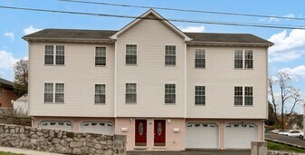 26 Roger Ave in Danbury, CT - Building Photo