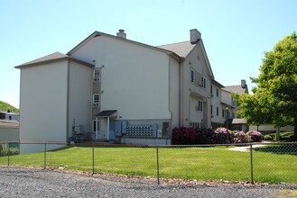 Centre Street Court in Ashland, PA - Foto de edificio - Building Photo