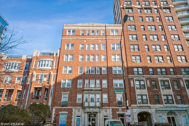 property at 432 W Belmont Ave