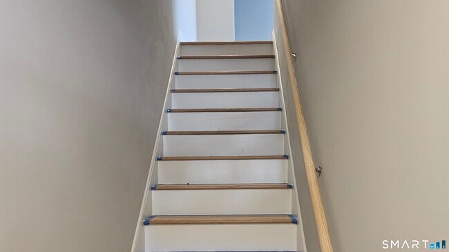 43 Fairfield Pl in Beacon Falls, CT - Building Photo - Building Photo