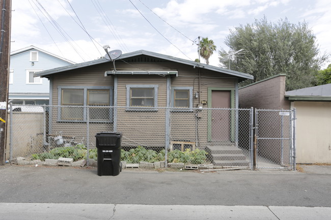 204 E Broadway in Anaheim, CA - Building Photo - Building Photo