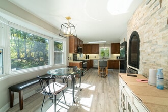 2778 Albany Ave in West Hartford, CT - Building Photo - Building Photo