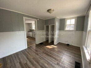 827 W Cedar St in Kalamazoo, MI - Building Photo - Building Photo