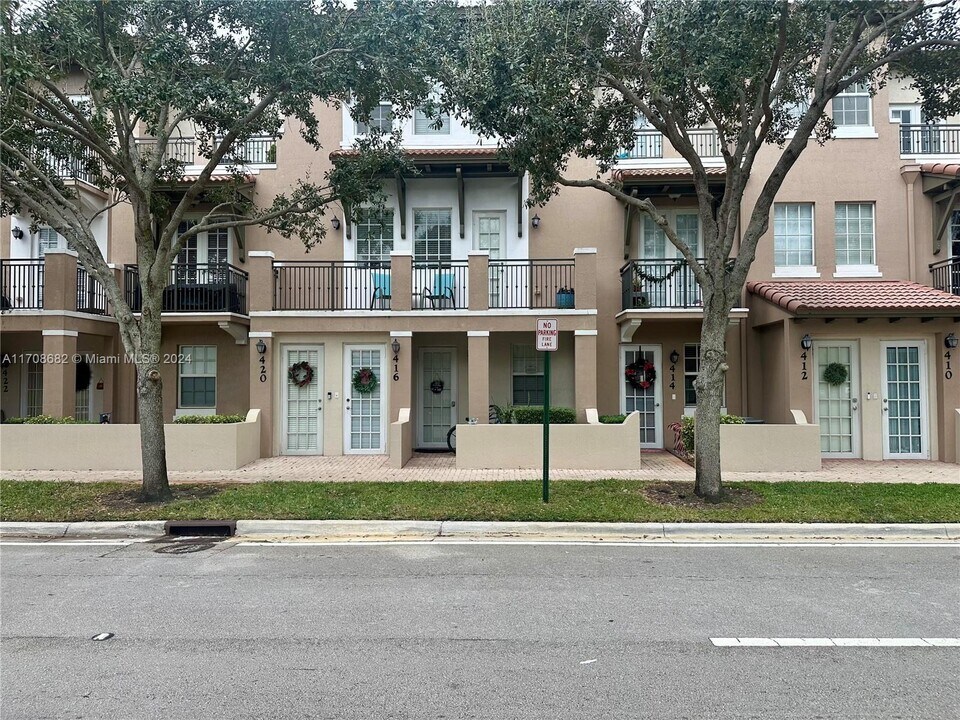 418 SW 147th Ave, Unit 5009 in Pembroke Pines, FL - Building Photo