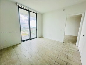 2000 Metropica Wy, Unit 2205 in Sunrise, FL - Building Photo - Building Photo