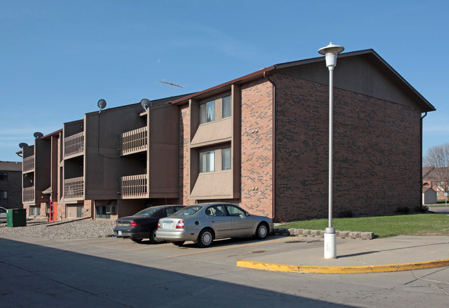 Large 2 bedroom 1 bath, updated Apartment in Hutchinson, MN - Building Photo - Building Photo