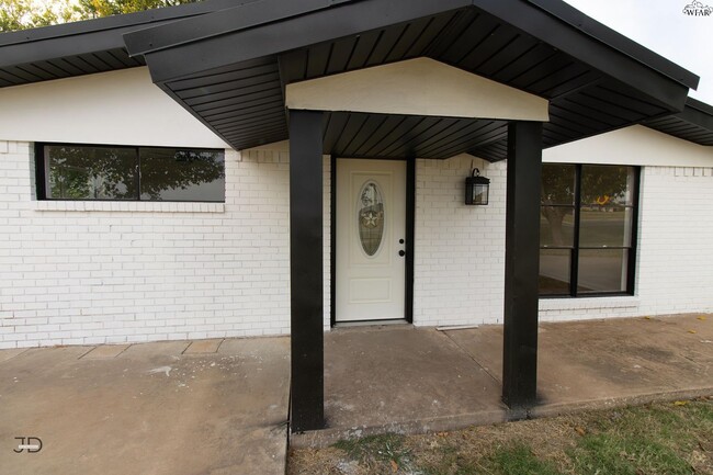 674 Bell Rd S in Iowa Park, TX - Building Photo - Building Photo