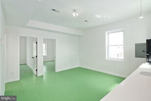 2329 Frankford Ave in Philadelphia, PA - Building Photo