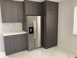 3262 SW 23rd Terrace in Miami, FL - Building Photo - Building Photo