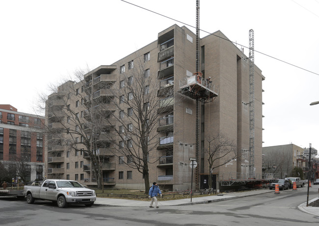 Habitations Drolet A et B in Montréal, QC - Building Photo - Building Photo