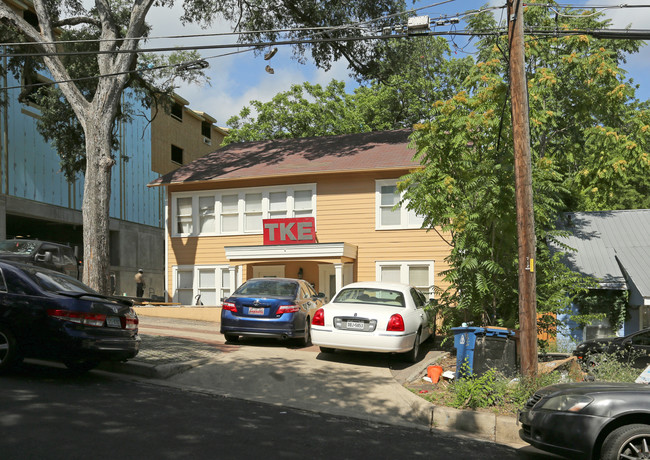 2710 Whitis Ave in Austin, TX - Building Photo - Building Photo